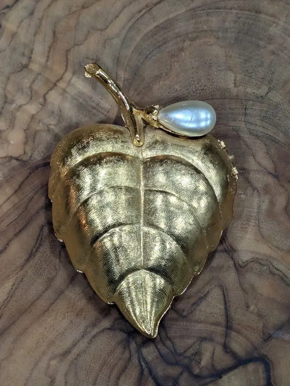 Avon 1972 Golden Leaf Solid Compact Pin Brooch with Faux Pearl Berry